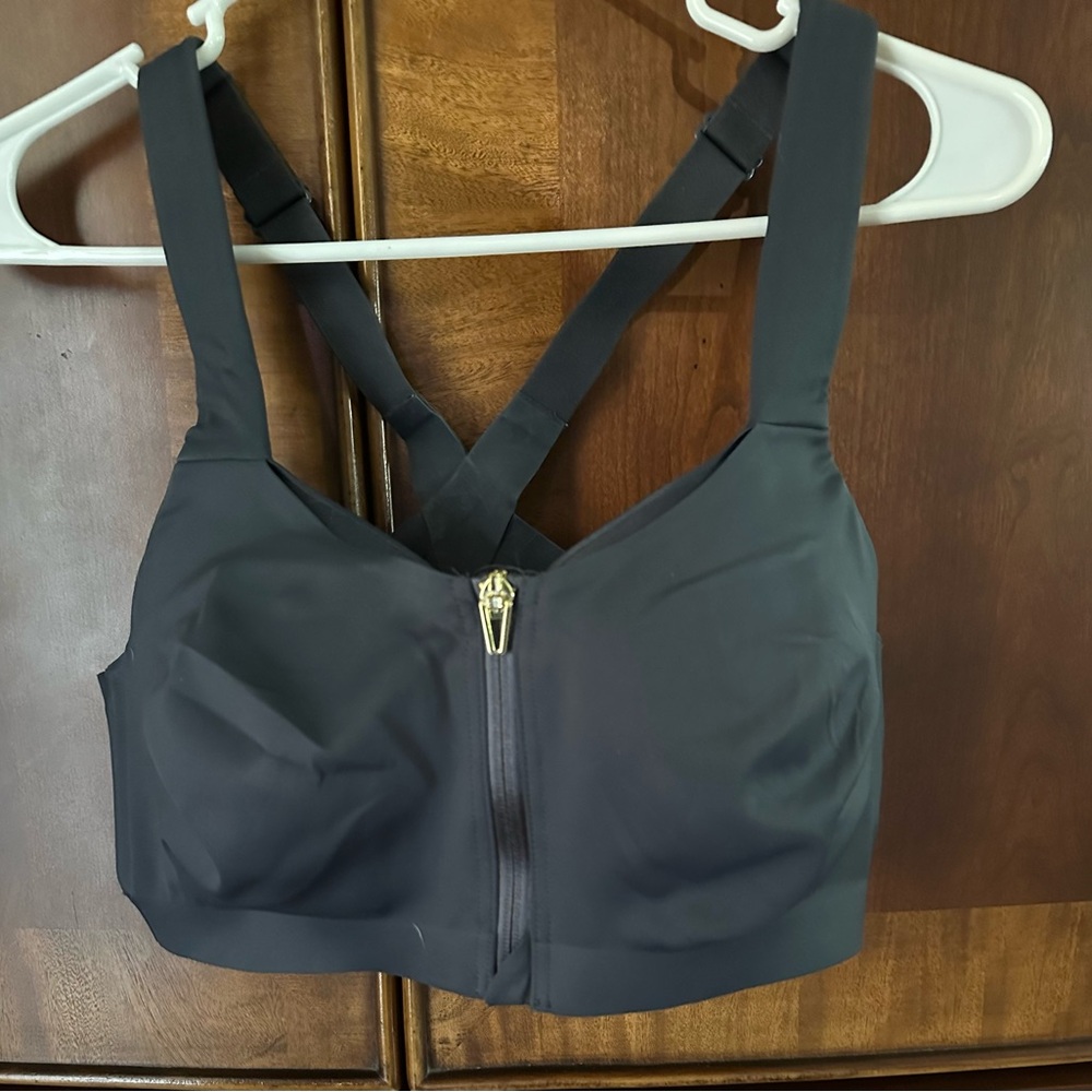 Women's Black Zipper Sports Bra